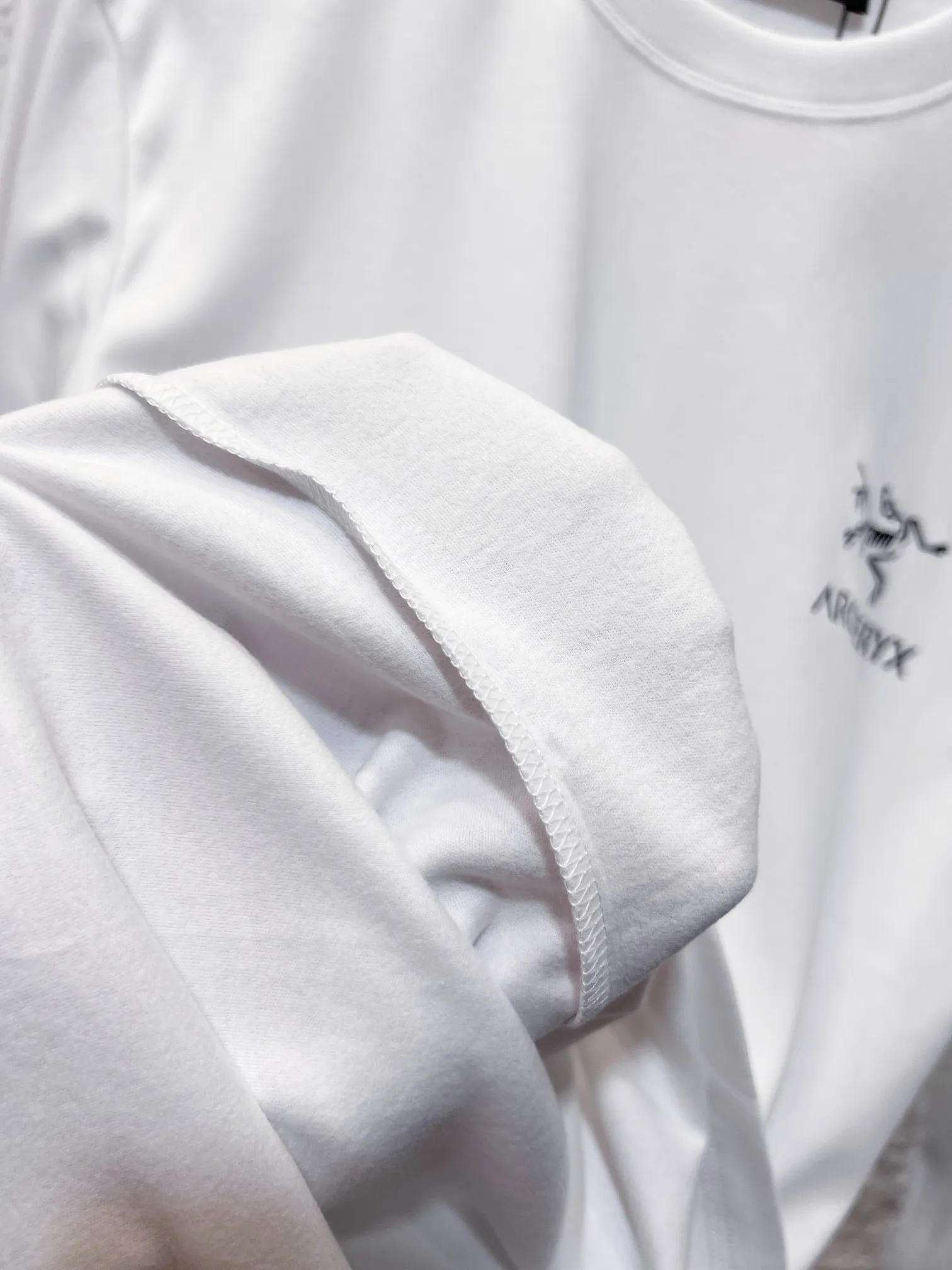 Arc'teryx （ In Stock ） T ， T ，； 。 ， ； 、 ， 。 ：Black White Sizes：S-2XL （ ）